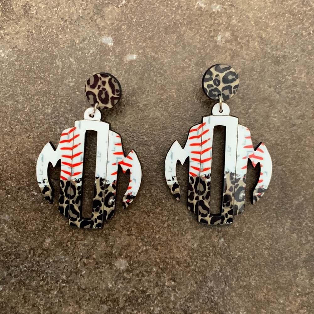 Custom wood cutout leopard/baseball Mom earrings!